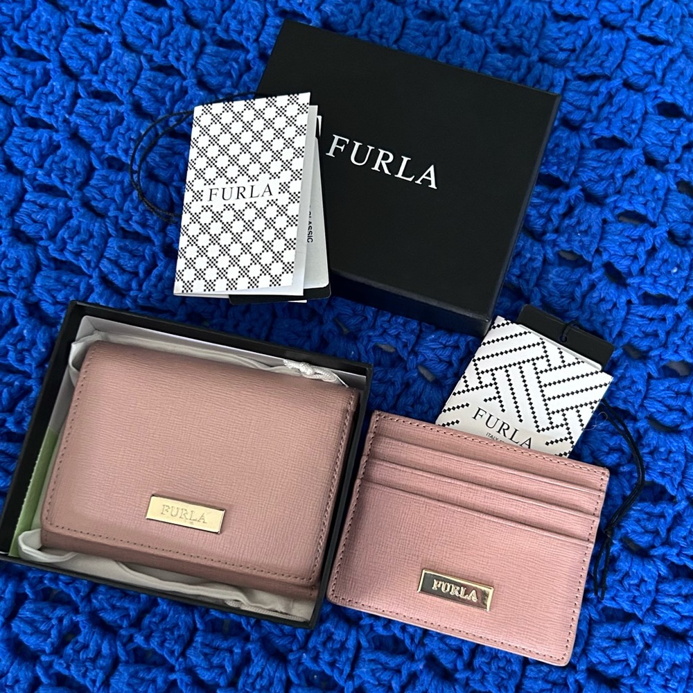 FURLA Classic Small Saffiano Leather Tri Fold ID Wallet & Card Case in Moonstone
